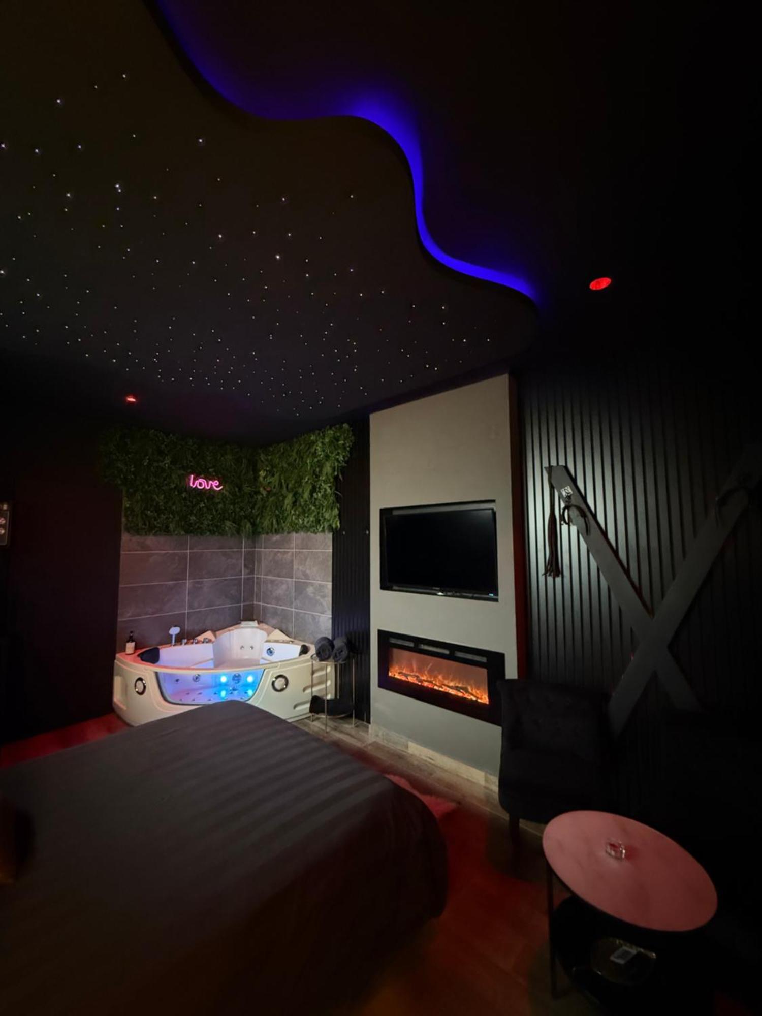 Loveroomxspa Bourg-Saint-Christophe Extérieur photo