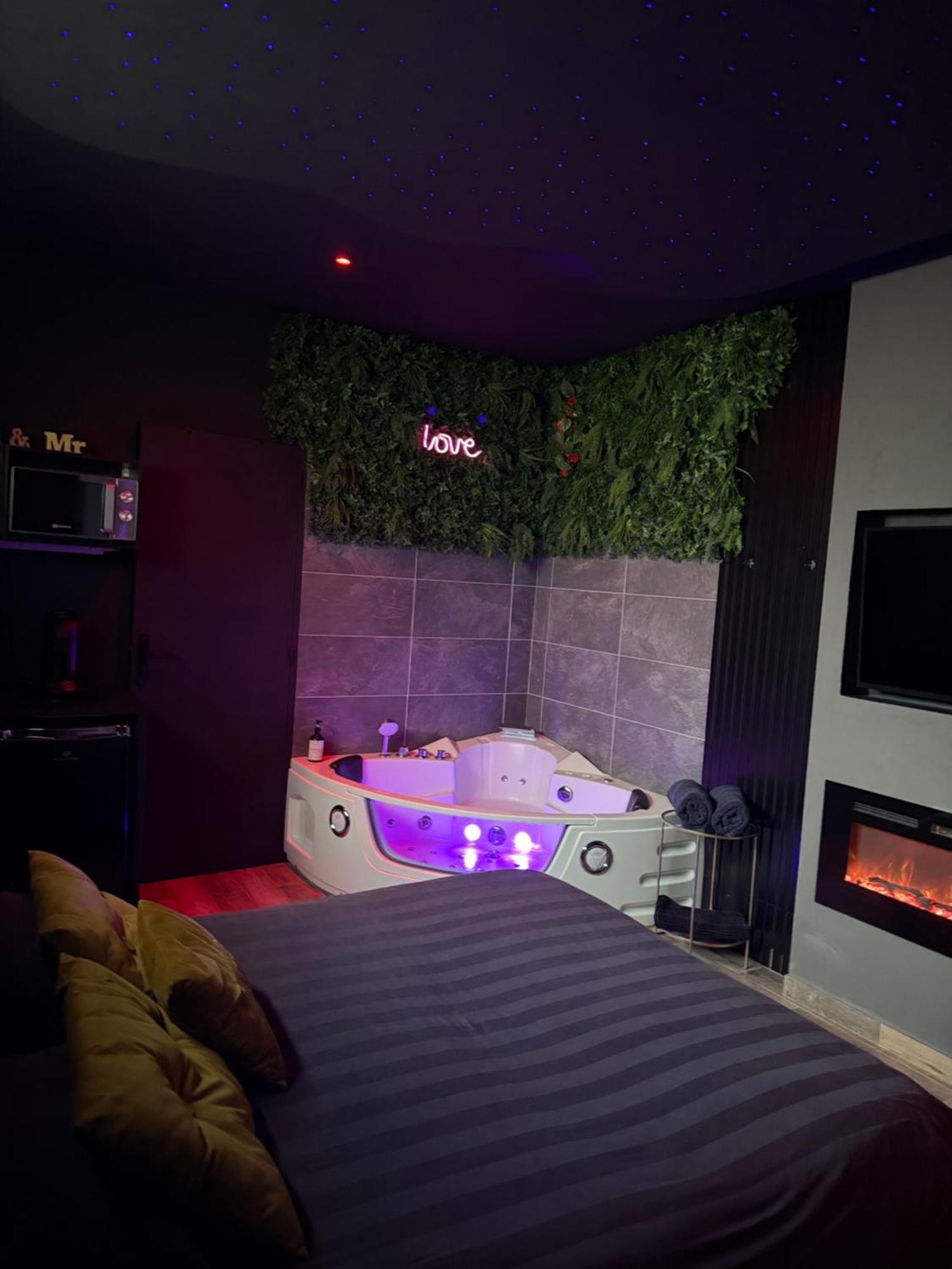 Loveroomxspa Bourg-Saint-Christophe Extérieur photo