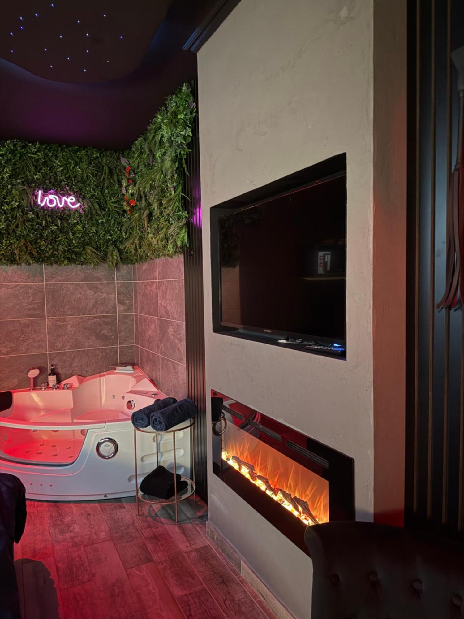 Loveroomxspa Bourg-Saint-Christophe Extérieur photo