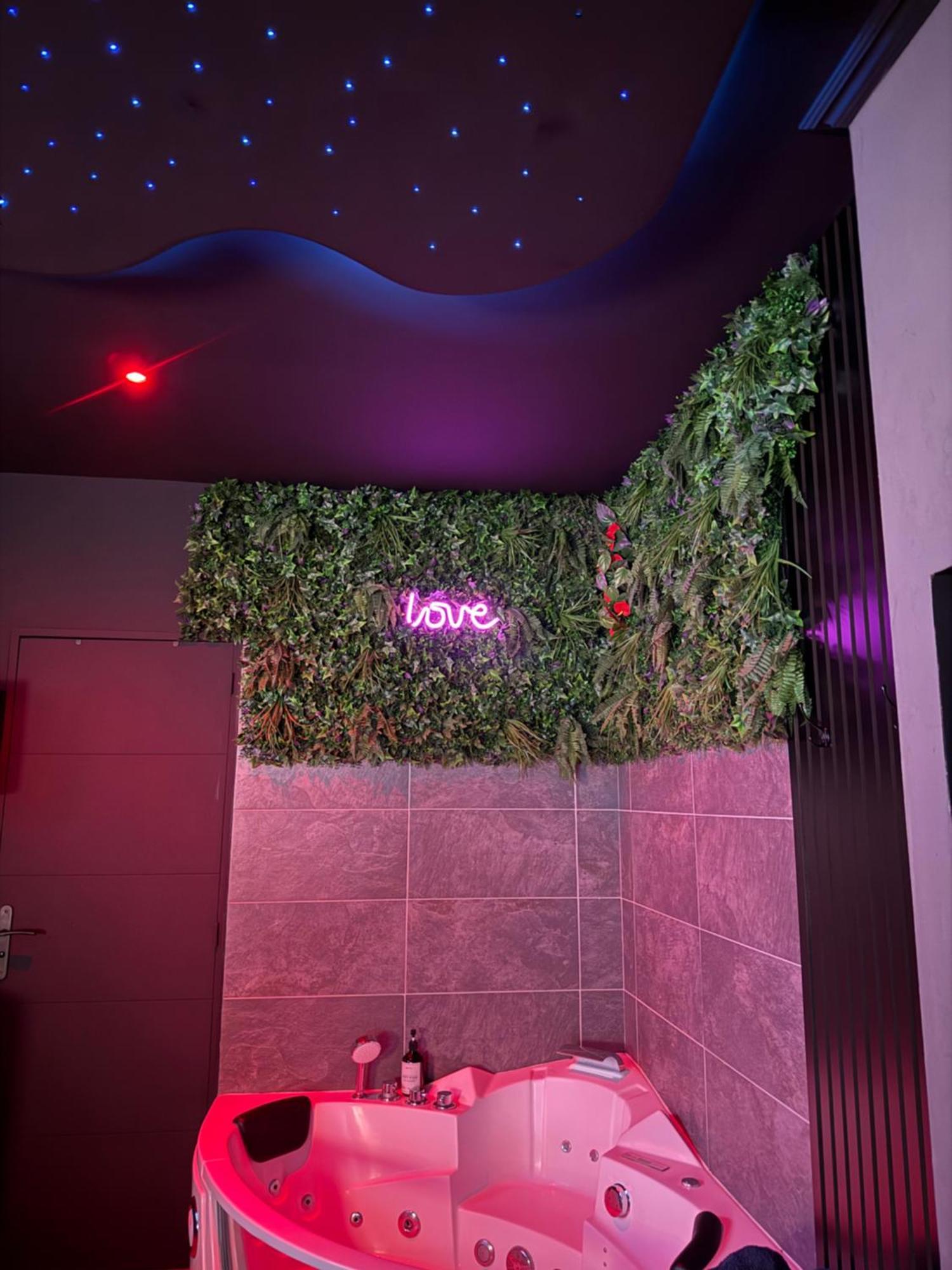 Loveroomxspa Bourg-Saint-Christophe Extérieur photo